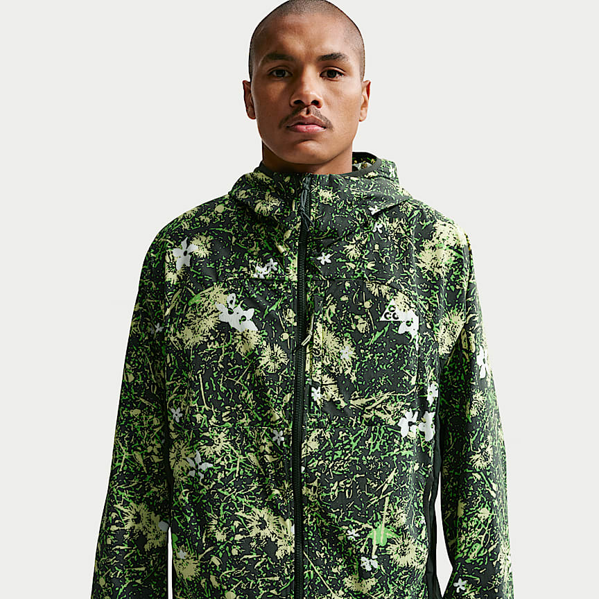 ACG Five Towers Men's UV Protection Jacket. Nike RO